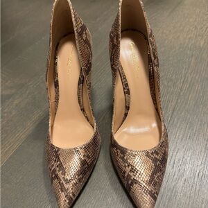 Gianvito Rossi Snakeskin Pointed-Toe Pumps – Size 39.5 (NEW)